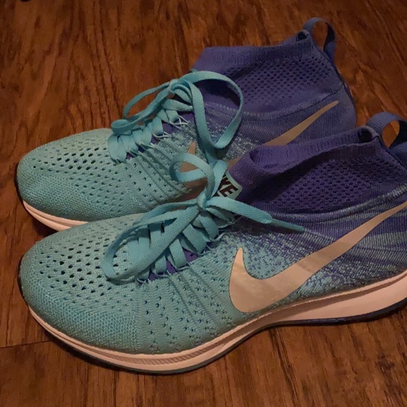 Nike shoes - Picture 2 of 5